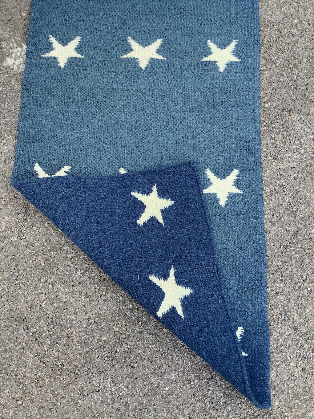 A contemporary wool runner with star motifs, 300 x 76cm